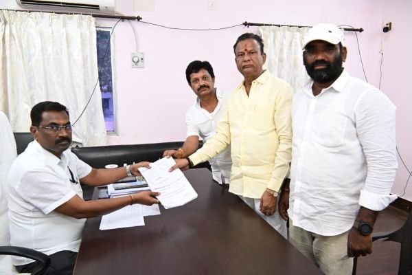 జెడ్పీటీసీ కూటమి అభ్యర్ధి  పోలాకి చంద్ర శేఖర్ (కింగ్)