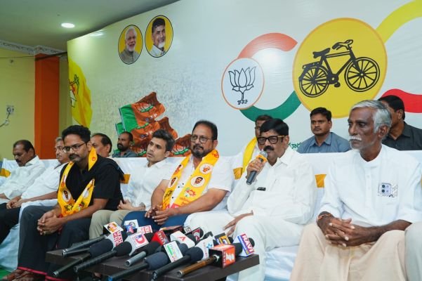 ఆత్మకూరునియోజకవర్గంలో అభివృద్ధి సంక్షేమం రెండు కళ్ళుగా ప్రత్యేక కృషి - పార్టీ బలోపేతం సంకల్పం 