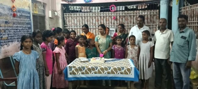 బాలసదన్‌లో విద్యార్ధులకు ఫౌష్టికాహారం పంపిణీ