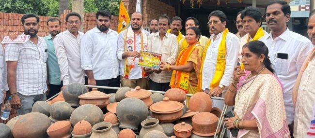 జనసేన చైర్మన్ అభ్యర్థి నల్లశ్రీధర్ ప్రచారం 