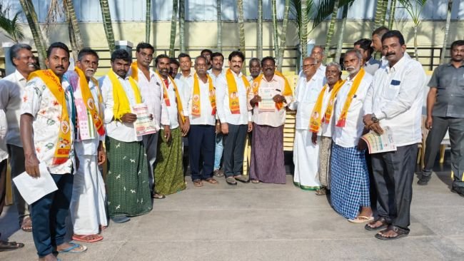 ఎమ్మెల్యే ఏలూరి సమక్షంలో టీడీపీలో చేరిన నాగండ్ల వైసీపీ నాయకులు