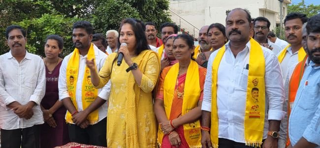 40వ డివిజన్‌లో కోటంరెడ్డి లక్ష్మి హైందవి ఎన్నికల ప్రచారం