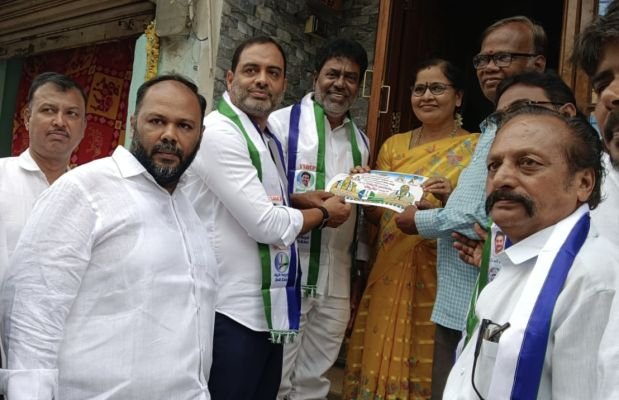 ఫ్యాను గుర్తుకు ఓటు వేసి గెలిపించాలని 26వ వార్డు కౌన్సిలర్ అభ్యర్థి జయమ్మ ప్రచారం 