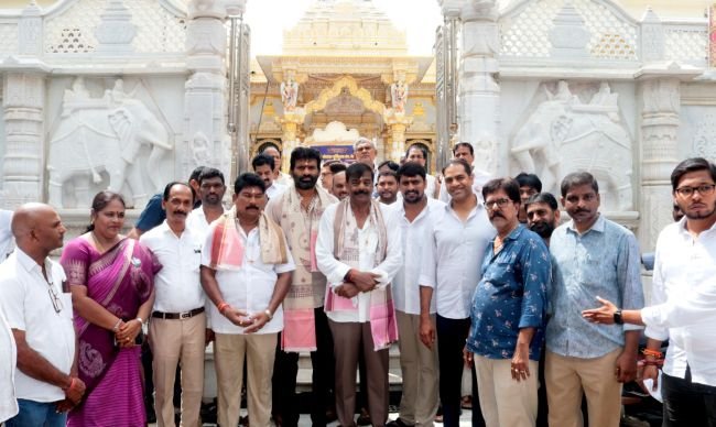 వైసిపి మేయర్ అభ్యర్థి ఆనం విజయకుమార్ రెడ్డి గారితో కలిసి ఎన్నికల ప్రచారం నిర్వహించిన.. 