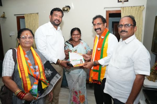 54 వ వార్డ్ అభివృద్ధికి కృషి చేస్తా కూటమి అభ్యర్థి పరశురామరాజు