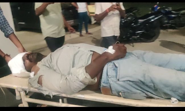 బైక్ ని ఢీ కొట్టిన గుర్తుతెలియని వాహనం