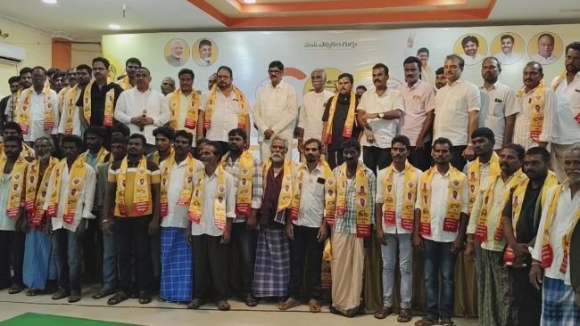 చేజర్లలో వైసీపీకి భారీ షాక్‌- టీడీపీలోకి భారీ చేరికలు