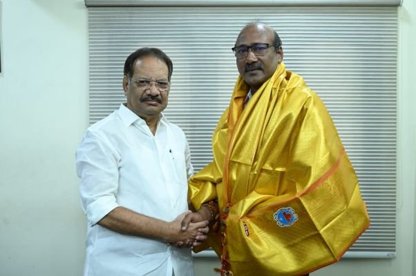 వేములపల్లికి ఘనంగా జన్మదిన శుభాకాంక్షలు