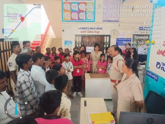 పోలీస్ స్టేషన్‌లో విద్యార్థులకు ఓపెన్ హౌస్ కార్యక్రమం