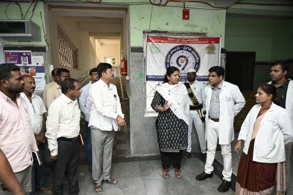 వార్డులు తిరిగి..    వైద్య సేవలపై రోగులకు భరోసా కల్పించి..