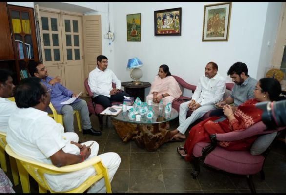 స్థానిక ఎన్నికల్లో కూటమి గెలుపే లక్ష్యం: ఎంపీ విజయ్ సమక్షంలో మంత్రి కొండపల్లి శ్రీనివాస్ కీలక చర్చలు