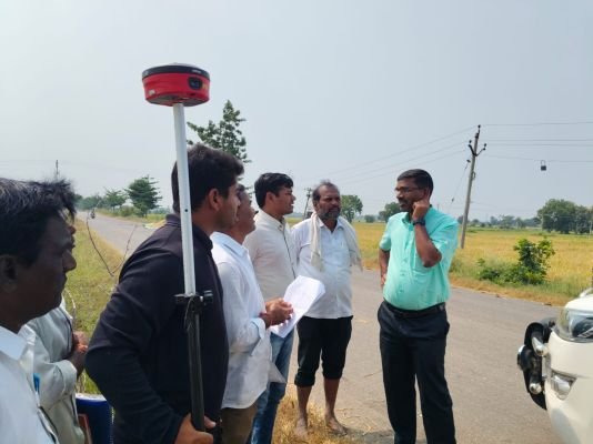 రీసర్వే భూములను పరిశీలించిన అదనపు కలెక్టర్