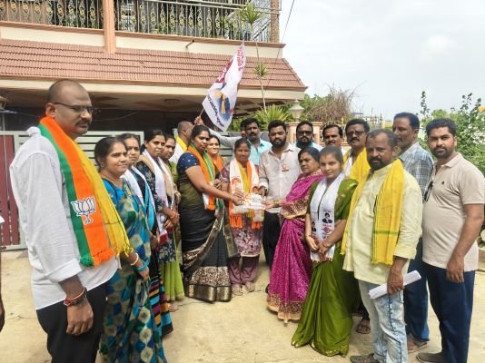 కౌసర్ ప్రచార హోరు..   32 వ డివిజన్ లో  కూటమి అభ్యర్థికి విశేష ఆదరణ..