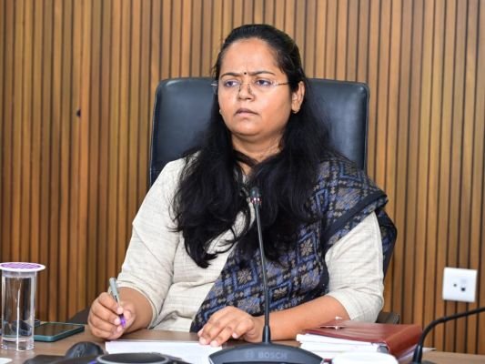 జిల్లాలోని అన్ని ప్రభుత్వ కార్యాలయాల్లో  టీ-ఫైబర్ సేవలకు అందుబాటులోకి తీసుకురావాలని సంబంధిత అధికారులను జిల్లా కలెక్టర్ ప్రతిమసింగ్
