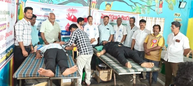 రక్తదానం మరికొందరికి  ప్రాణదానం :మానవత