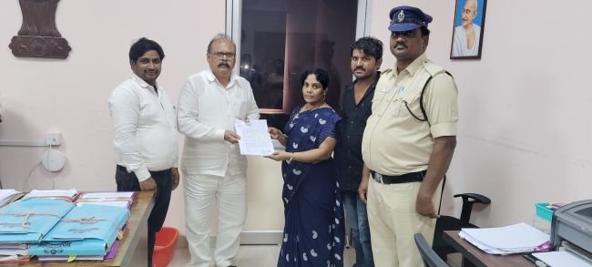 కువైట్ లో  ఇబ్బంది పెడుతున్న  మహిళను సురక్షితంగా స్వదేశానికి..