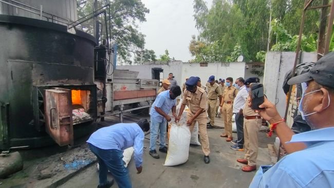 106 కేసుల్లో  పట్టుబడిన 967 కిలోల గంజాయి ధ్వంసం