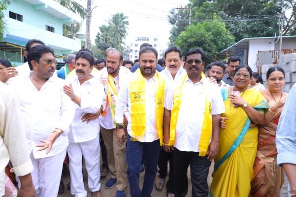 టిడిపి ఇంటింటా ప్రసారంలో సానా సతీష్