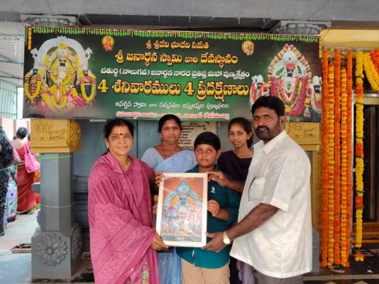 తోమాల సేవలకు జనార్ధన స్వామి చిత్రపటం అందజేత