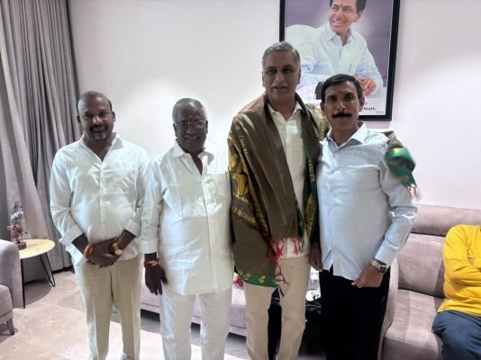 హరీష్ రావును మర్యాదపూర్వకంగా కలిసిన బీఆర్ఎస్ నేతలు
