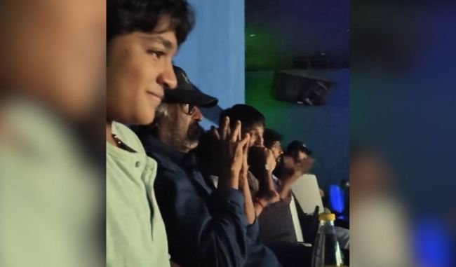 40 ఏళ్లలో తొలిసారి.. థియేటర్‌లో అభిమానులతో కలిసి రజినీకాంత్ 'జైలర్ 2' వీక్షణం!