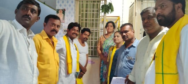  ఇంటింటా ప్రచారంతో ప్రజల్లోకి చంద్రకళ రమేష్