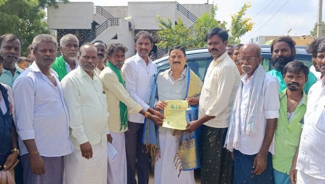 నూతన వాల్మీకి విగ్రహానికి ముస్తాబైన దొడగట్ట  గ్రామం... నూతన వాల్మీకి విగ్రహా ప్రతిష్టాపన... కార్యక్రమంలో పాల్గొనున్న ఎమ్మెల్యే ప్రభుత్వ విప్ కాలవ....