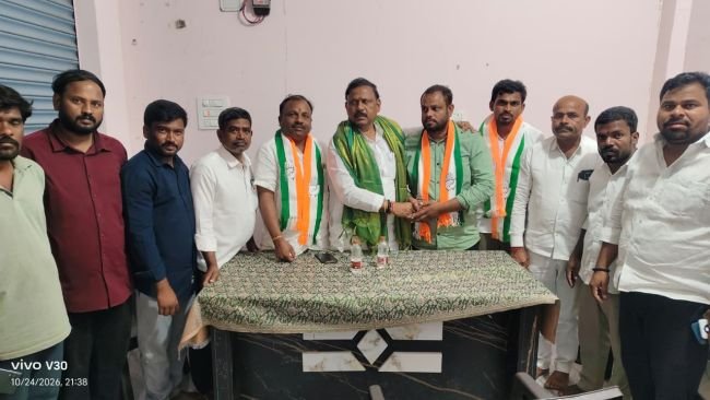 చౌడాపూర్ బీఆర్‌ఎస్‌కు ఎదురుదెబ్బ.. కాంగ్రెస్‌లో చేరిన మైనారిటీ సెల్ మండల అధ్యక్షుడు ముబీన్