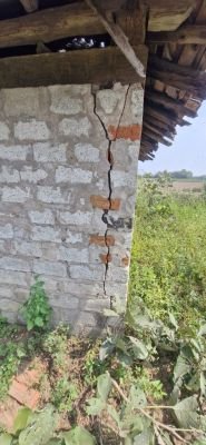 బ్లాస్టింగ్ దెబ్బకు ఇళ్లకు బీటలు!