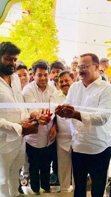 53వ డివిజన్లో ఎన్నికల కార్యాలయాన్ని ప్రారంభించిన జనసేన జిల్లా అధ్యక్షులు టి సి వరుణ్..  కార్యకర్తల కోలాహలం.. డప్పుల మోతతో సందడిగా ప్రారంభోత్సవం 