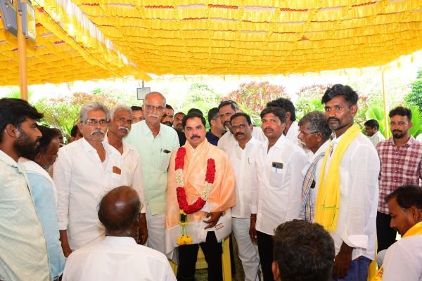 ఎమ్మెల్యే అమిలినేనికి బోరంపల్లి రైతులు ఘన సన్మానం.