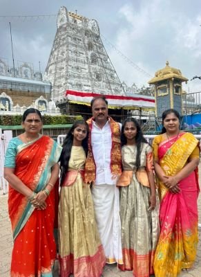 తిరుమల శ్రీవారి సన్నిధిలో తాండూరు పట్లోళ్ల కుటుంబం.. భక్తిశ్రద్ధలతో దర్శనం చేసుకున్న దీప నర్సింలు
