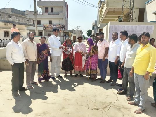 చెన్నారెడ్డి గూడ లో స్మార్ట్ రేషన్ కార్డుల పంపిణీ 