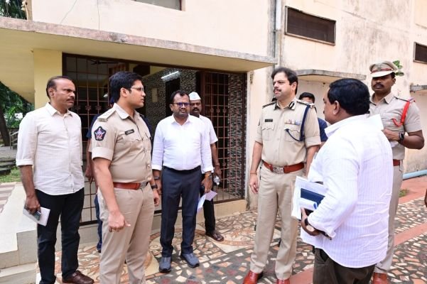 స్థానిక సంస్థల ఎన్నికలకు పటిష్ఠ భద్రతా ఏర్పాట్లు  జంగారెడ్డిగూడెంలో పోలింగ్ కేంద్రాలు, స్ట్రాంగ్ రూమ్‌లను పరిశీలించిన ఐజీ, జిల్లా ఎస్పీ