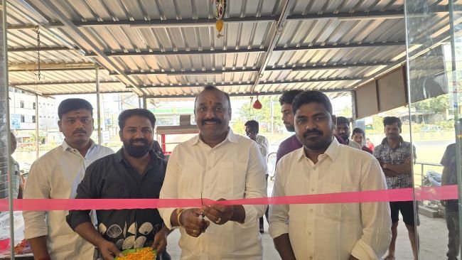 హోటల్ హైదరాబాద్ బావర్చి ని ప్రారంభించిన ఎమ్మెల్సీ నవీన్ రెడ్డి…