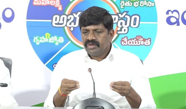యాదాద్రి, కాళేశ్వరం ప్రాజెక్టులపై బీఆర్ఎస్‌పై కాంగ్రెస్ నేతల ధ్వజం