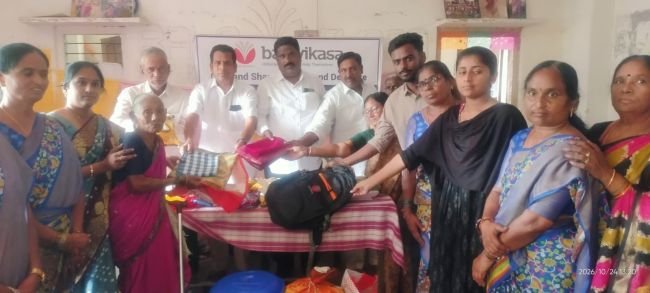 అనాధ వృద్ధులు దివ్యాంగులకు బాలవికాస అండ