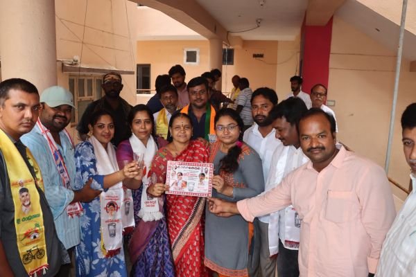 20 వ డివిజన్ కార్పొరేటర్ అభ్యర్థి షాహినా జోరుగా ఎన్నికల ప్రచారం