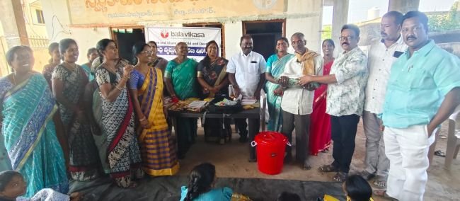 బాలవికాస ఆధ్వర్యంలో 40 మంది వృద్ధులకు నిత్యవసర సరుకులు 