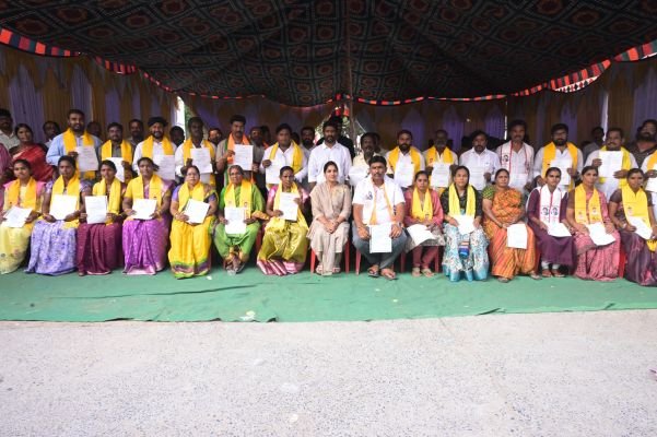 నాయకత్వం గొట్టిపాటి లక్ష్మిది విజయం మనది.