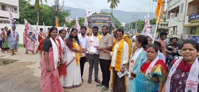 అక్క తప్పకుండ మా ఓట్లు మీకే... -ఆకారం పల్లి ప్రచారంలో ఓటర్లు భరోసా 