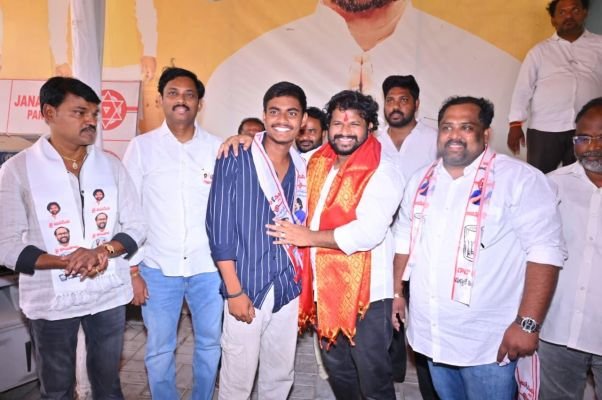  109వ డివిజన్‌లో వైసీపీ నుంచి జనసేనలోకి 200 మంది కార్యకర్తల చేరిక