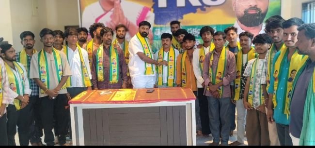 టిఆర్ఎస్ పార్టీలోకి భారీగా చేరికలు