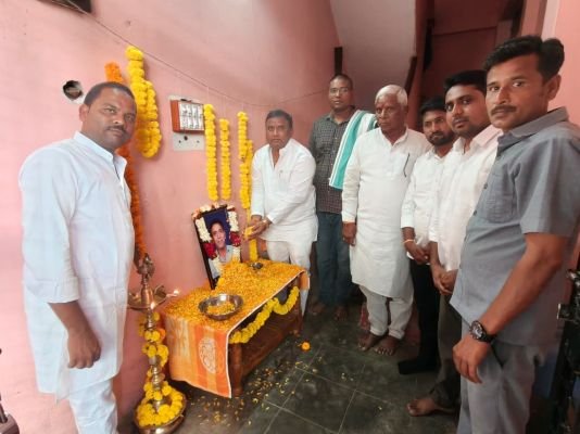 హన్మాంళ్ళుకి నివాళులు అర్పించిన టిపిసిసి ఎస్ సి డిపార్ట్మెంట్ వైస్ చైర్మన్ దుర్గం శేఖర్