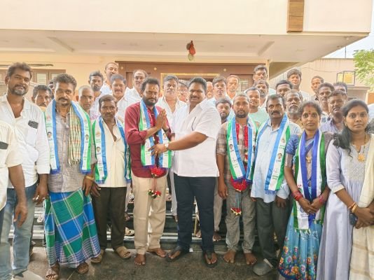 జనసేన నుండి వైఎస్ఆర్సిపి లోకి చేరికలు