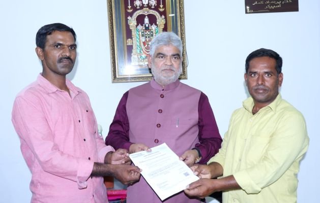ఆపదలో అండగా స్పీకర్.. మహేశ్వరి వైద్యానికి రూ.2.50 లక్షల సాయం