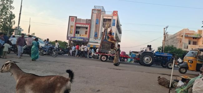 ముస్తాబాద్‌లో శృతి మించుతున్న డీజే సౌండ్!