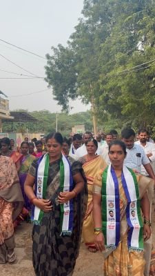 తలారి రంగయ్య ఆదేశాల మేరకు గోళ్ళ పంచాయతీలో వైఎస్ఆర్సిపి ఎంపీటీసీ జడ్పిటిసి అభ్యర్థులు విస్తృత ప్రచారం.
