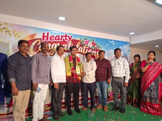 ఎంబిబిఎస్ సీట్ సాధించిన వంశి యాదవ్ కు ఘన సన్మానం 