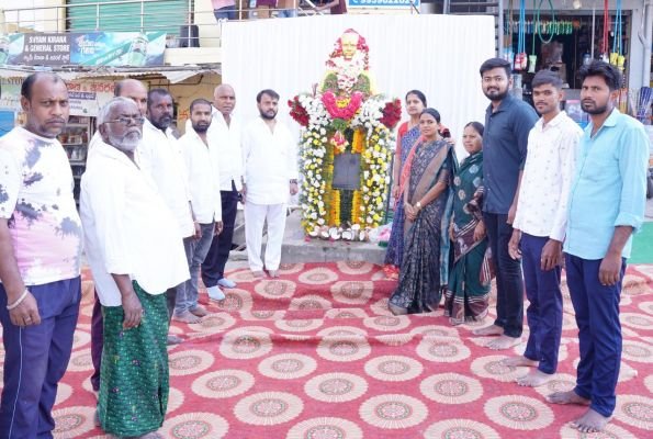 మల్లారెడ్డి సేవలు చిరస్మరణీయం 24వ వర్ధంతి సందర్భంగా ఘన నివాళులు అనాథ పిల్లలకు అన్నదానం